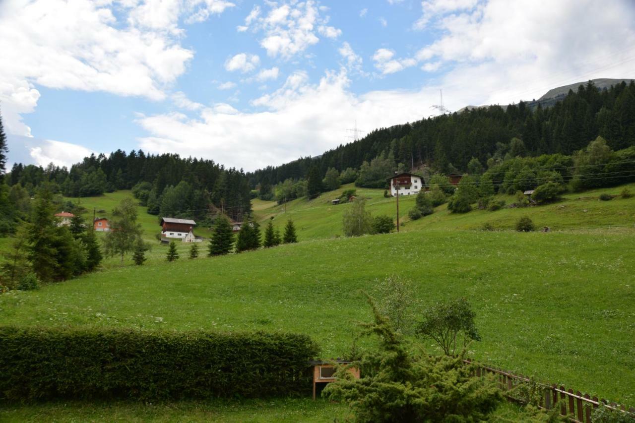 Tiroler Hasenhoehle Wenns Buitenkant foto